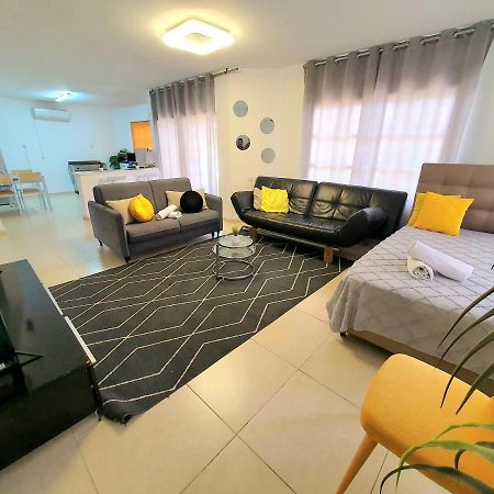 אילת Barak Royal Suites 20 Garden Jacuzzi - ג'קוזי בחצר מראה חיצוני תמונה