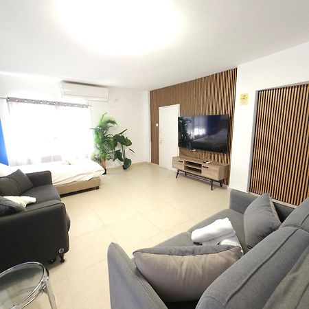 אילת Barak Royal Suites 20 Garden Jacuzzi - ג'קוזי בחצר מראה חיצוני תמונה