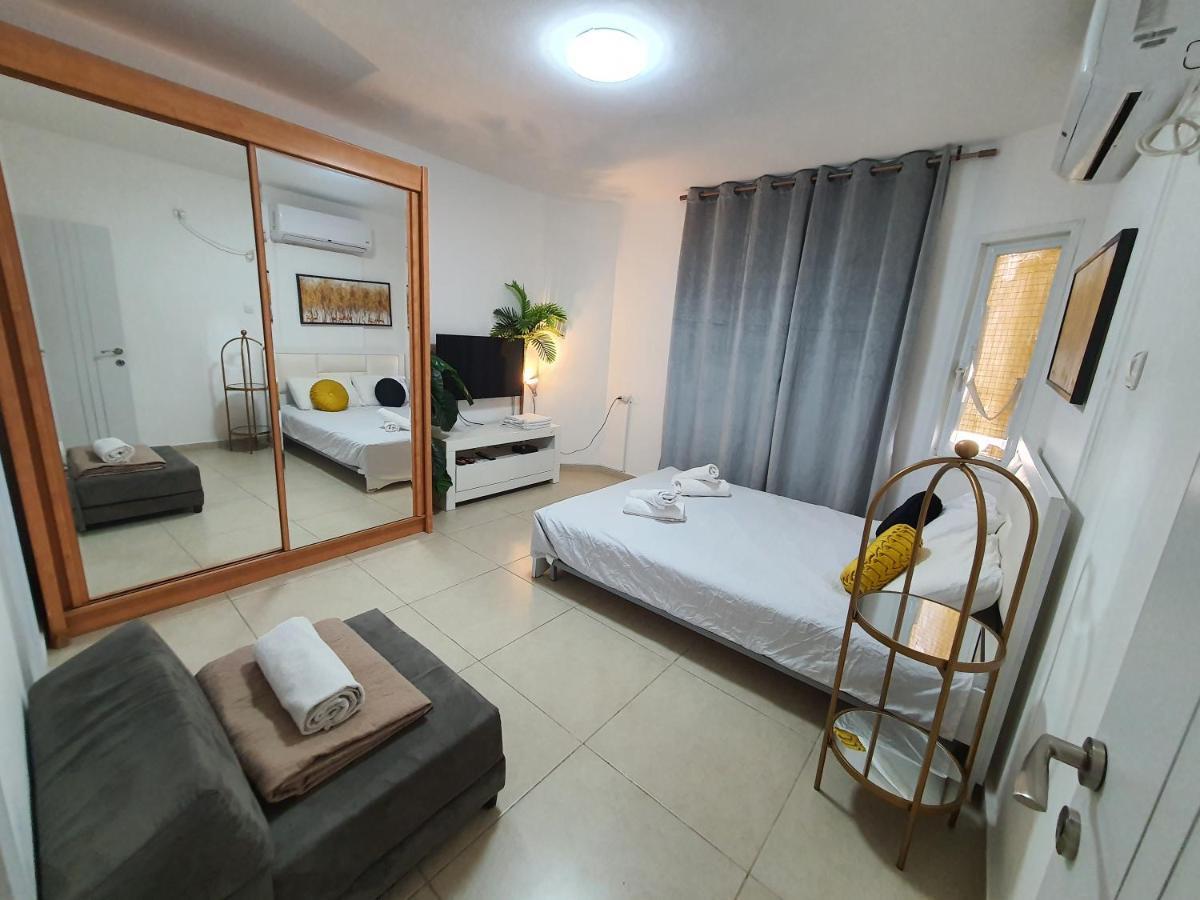 אילת Barak Royal Suites 20 Garden Jacuzzi - ג'קוזי בחצר מראה חיצוני תמונה